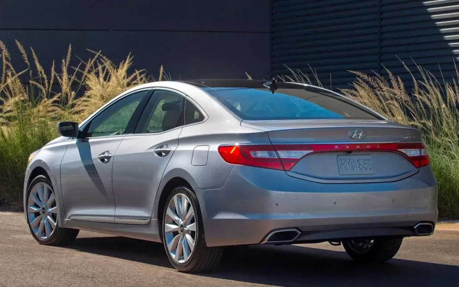 Hyundai Azera V6 2015 une luxo, potência e conforto em sedã executivo de grande porte com consumo e espaço interno que impressionam