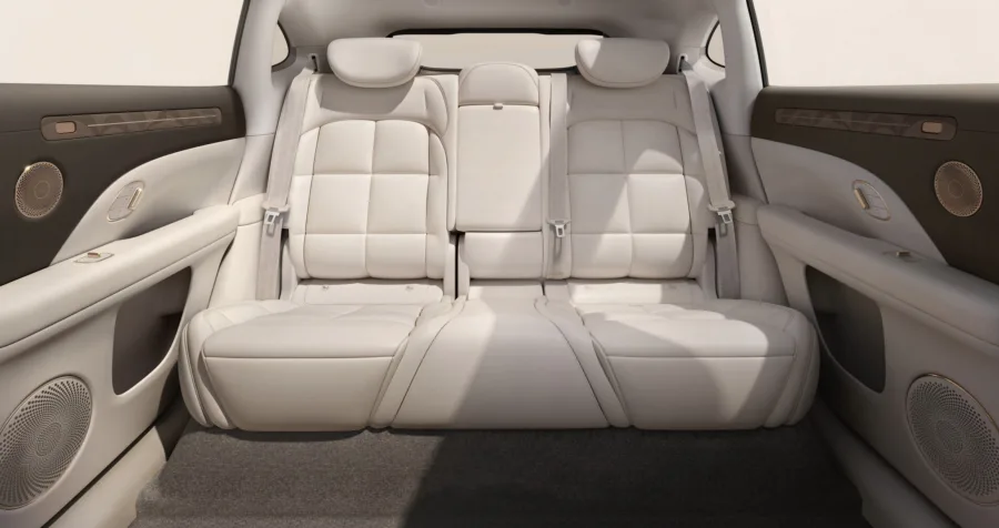 O SUV da IM Motors traz motor elétrico de 308 cv, acelera de 0 a 100 km/h em 6,4 segundos e mantém preços a partir de R$ 165 mil no mercado chinês.