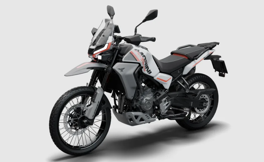 Com peso a seco de 170 kg, assento a 847 mm e rodas raiadas de 21" e 17", a Alltrhike é ideal para enfrentar asfalto e terrenos off-road com segurança.