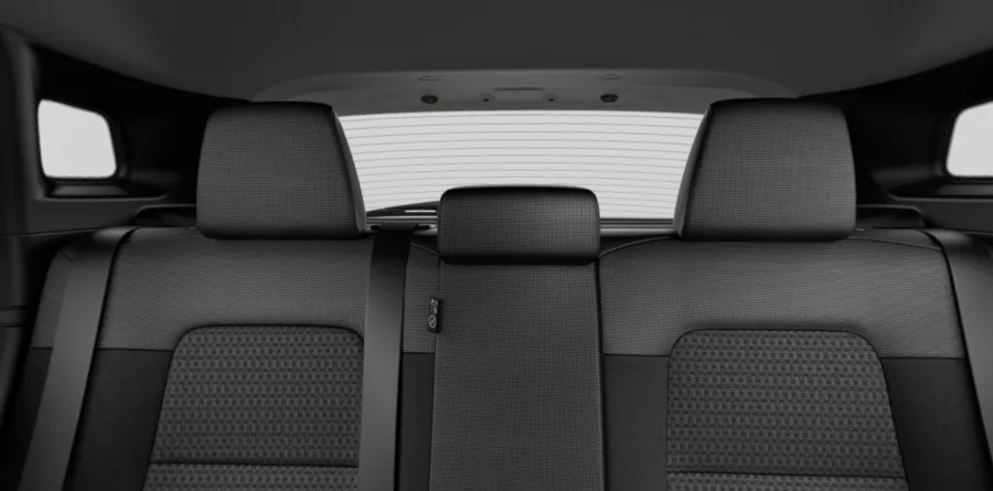 Mesmo sendo versão de entrada, o Kicks Sense entrega itens que antes eram raros nessa faixa. Tela grande, rodas de liga leve e freio eletrônico elevam a percepção do modelo.