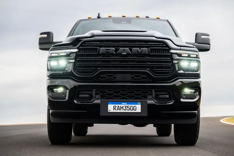Ram 2500 e 3500 2025 chegam com motor insano, luxo extremo e reboque de até 9 toneladas