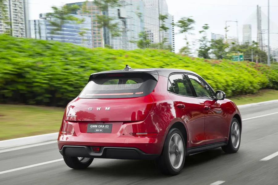 A edição limitada traz motor de 171 cv, seis modos de condução e três de assistência, adaptando-se ao perfil do motorista com suavidade e agilidade.