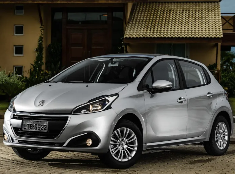 Peugeot 208 Allure 1.6 2017: Ficha técnica, preço e fotos; estilo atraente, mas desvalorização alta