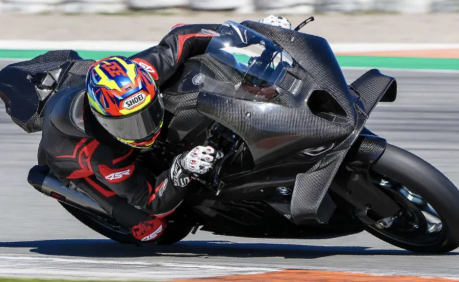 BMW lança RC-SBK-M, moto exclusiva de competição baseada na M 1000 RR de Toprak Razgatlioglu