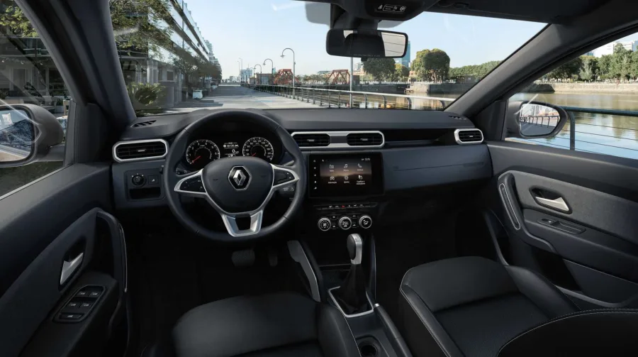 O utilitário se destaca pelo espaço: são 4,37 metros de comprimento, 2,67 metros de entre-eixos e 475 litros de porta-malas, atributos valorizados em SUVs familiares.