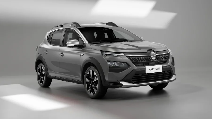 Entre as novidades visuais, o destaque é a cor azul Iron e o teto prata opcional, enquanto o motor 1.0 TCe de até 125 cv segue como base em toda a linha 2026.