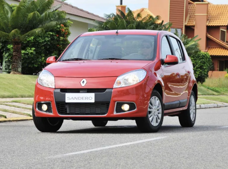 Renault Sandero Expression 1.0 2014: Ficha técnica, consumo, preço e fotos; versátil para famílias, mas fraco em retomadas