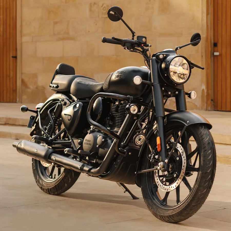 Equipada com motor monocilíndrico de 350 cm³, a moto entrega 20,2 cv de potência e 2,7 kgf.m de torque, mantendo o desempenho equilibrado para uso urbano e rodoviário.