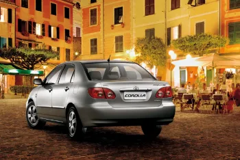 Toyota Corolla 2002 prova que é um bom carro usado quando combina 136 cv e consumo de até 13 km/l na estrada