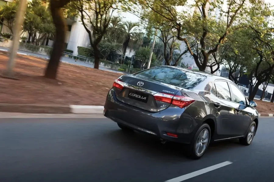 Na compra, atenção à suspensão, que pode apresentar desgaste, e ao custo de peças. Ainda assim, é reconhecido pela confiabilidade no mercado de usados.