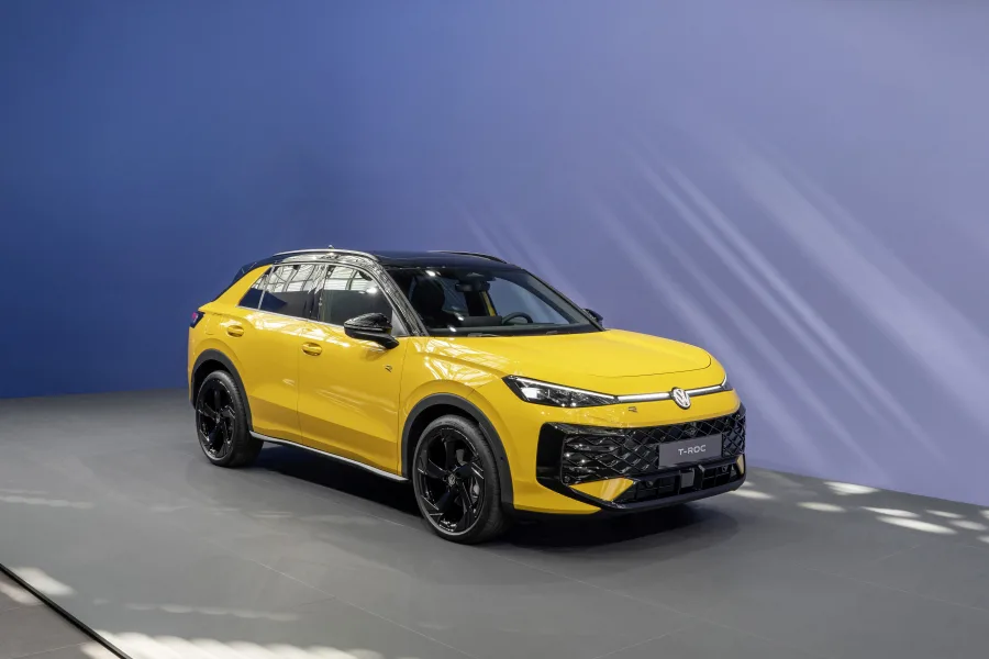 O novo SUV médio será feito no Brasil a partir de 2027 e nasce do T-Roc europeu. A matriz quer manter o nome global, mas a filial teme confusão imediata.