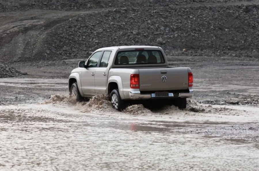 Com consumo médio entre 7,3 km/l e 12,5 km/l e tanque de 80 litros, a autonomia pode ultrapassar 900 km, ideal para longas viagens e trabalhos no campo.