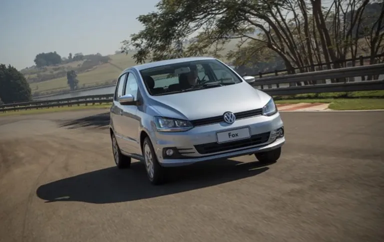 Volkswagen Fox 1.6 Comfortline 2015 manual: Ficha técnica, preço e fotos; bom desempenho, mas porta-malas pequeno