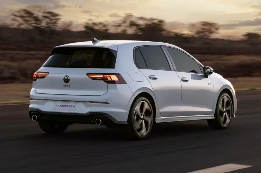 Além do carro, compradores recebem o kit GTI Experience, com plaqueta de acrílico, chaveiro, óculos Chilli Beans e acesso ao GTI Club.