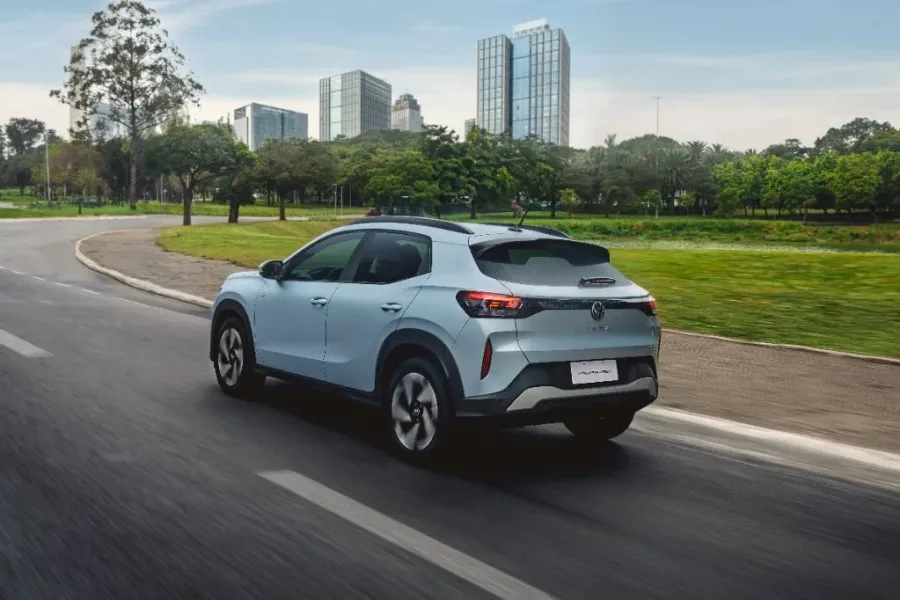 O Volkswagen Tera MPI foi avaliado contra Fiat Pulse, Citroën Basalt e Polo Track, mostrando eficiência no consumo urbano, mas perdendo em rodovias, onde rivais se destacaram.