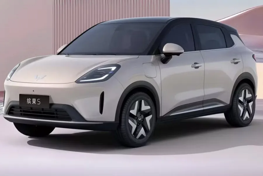 O Wuling Bingo S foi revelado na China pela SAIC-GM-Wuling. Com visual moderno e porte semelhante ao Dolphin, o compacto elétrico pode reforçar a estratégia da GM no Brasil.