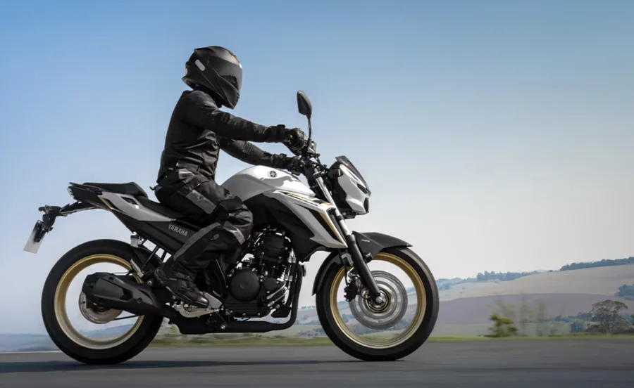 Nova Yamaha FZ25 2025 chega ao Brasil com preço acessível, consumo de até 35 km/l e conectividade inédita para o segmento