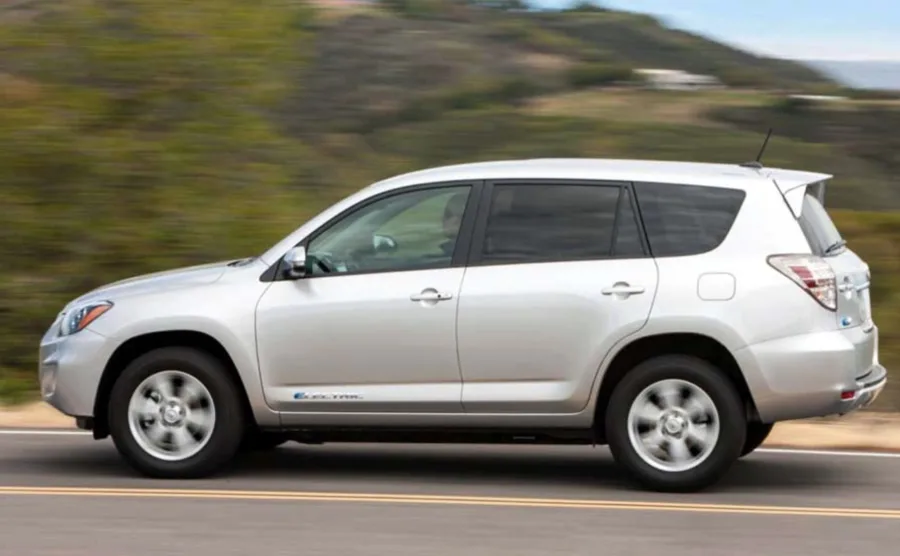 Toyota RAV4 2011: como decidir entre 4×2 e 4×4 ao comprar um SUV usado