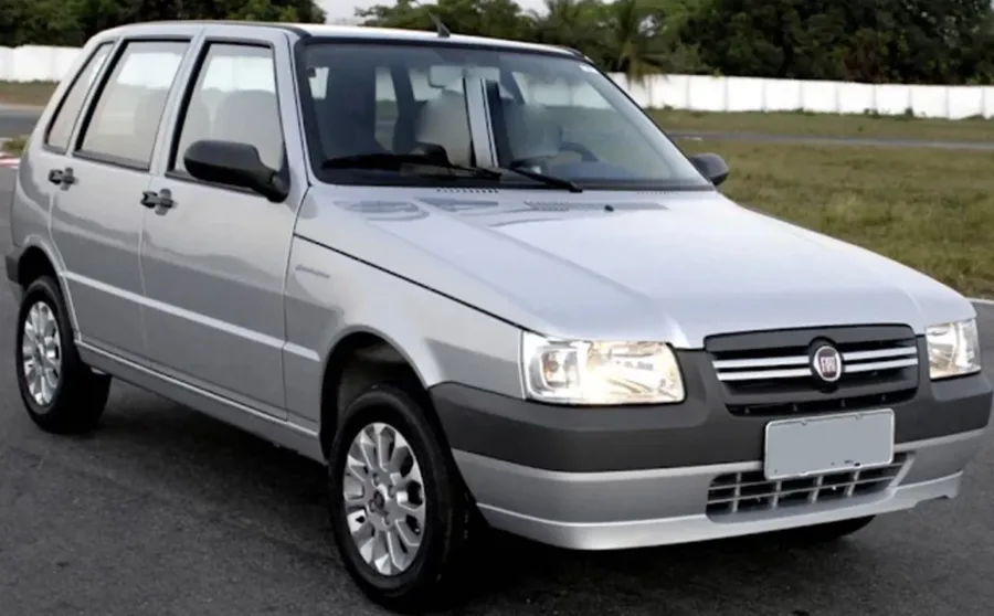 Fiat Uno Mille Economy 2013: simplicidade e economia em um clássico dos usados