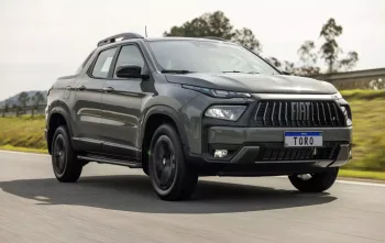 Fiat Toro 2026 ganha freios traseiros a disco e novo visual inspirado em lançamentos da Fiat, mas ainda sem teto solar e piloto automático