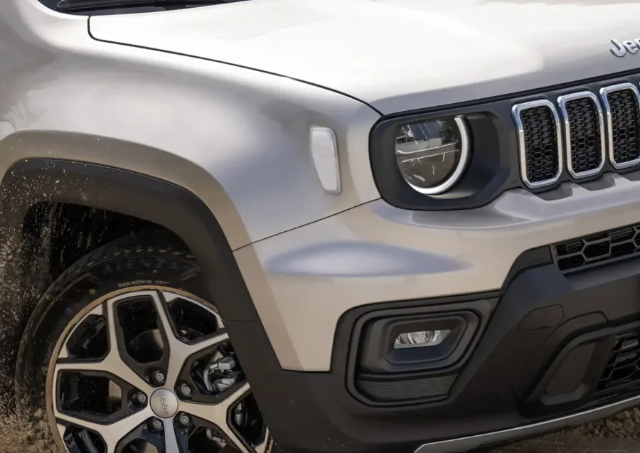 Jeep Renegade 2027 é FLAGRADO em testes: novo SUV deve ter novo visual e ser híbrido
