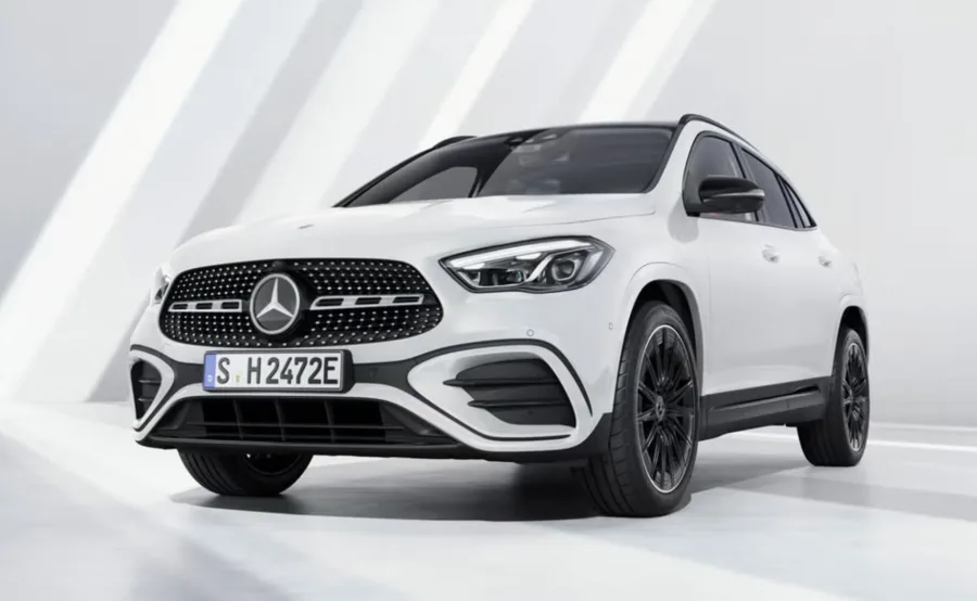 Mercedes-Benz negocia com BMW fornecimento de motores 2.0 turbo para modelos como CLA, GLA, GLB e Classe C, buscando cortar custos e atender novas normas ambientais.