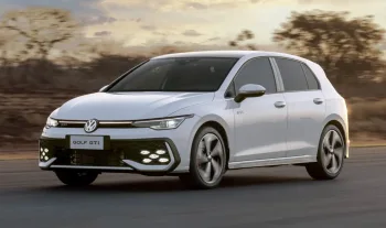 Volkswagen adota estratégia da Ferrari para venda do Golf GTI no Brasil com restrições e kits especiais