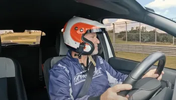 Rubinho Barrichello: VÍDEO; piloto testa Renault Sandero R.S Turbo preparado entrega 250 cv no Acelerados