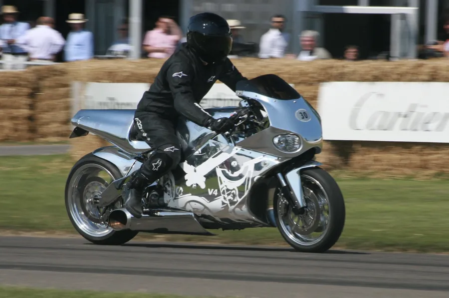 MTT Turbine Superbike Y2K: umas das motos mais INSANAS já feitas pelo homem