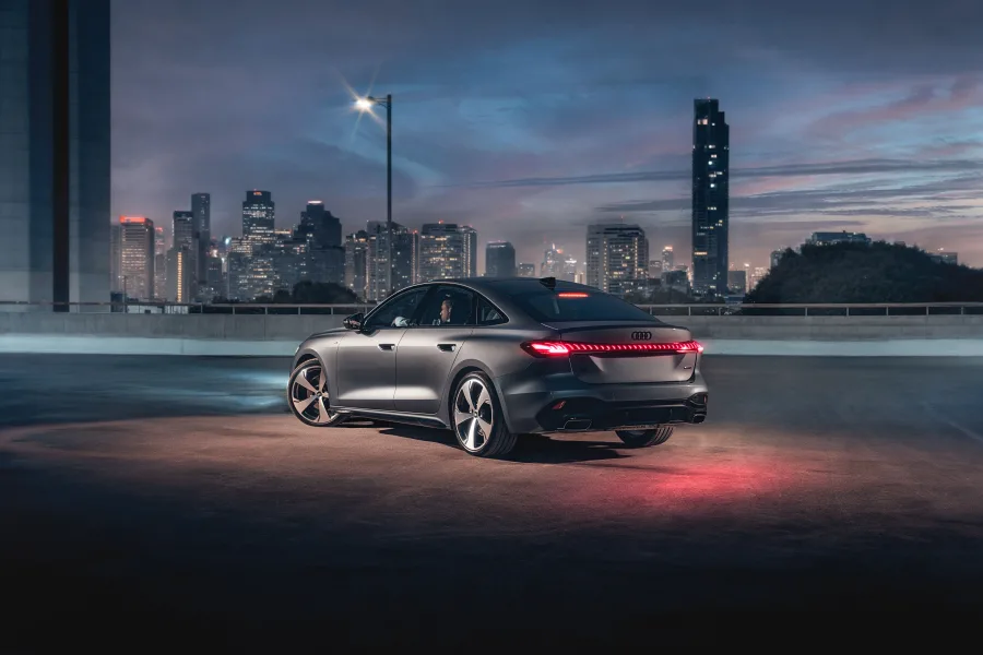 Com preço em cerca de R$ 379.990, o Audi A5 Sedan 2025 já está em pré-venda e deve reforçar a posição da marca entre os sedãs premium no Brasil.