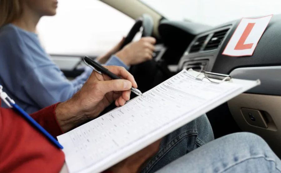 Tirar CNH sem autoescola pode custar menos de R$ 1 mil e mudar tudo no trânsito do Brasil