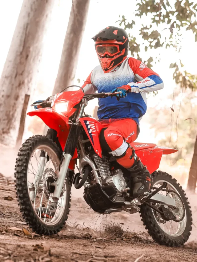 Honda CRF 300F 2026 estreia no Brasil com motor mais potente