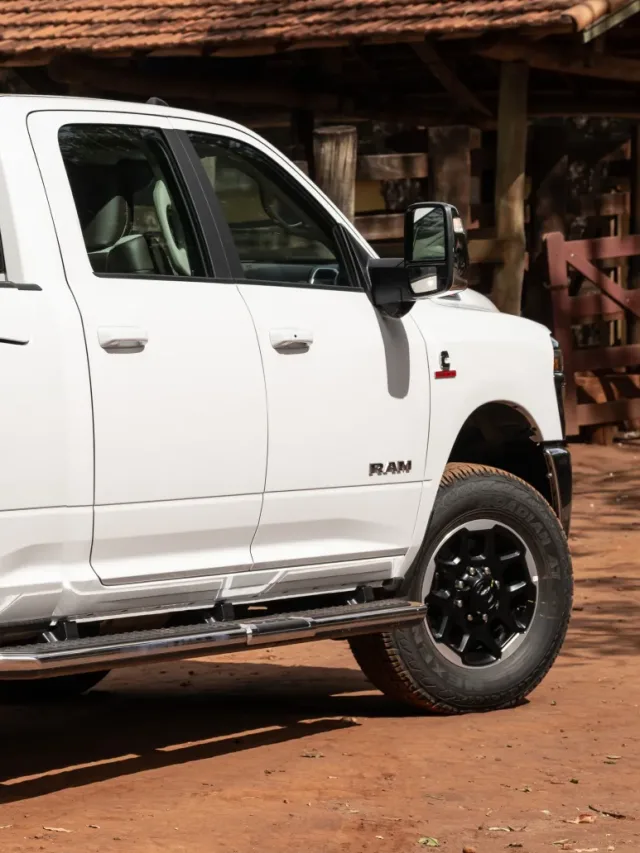 Diferença RAM 2500 e 3500; veja o que muda em cada picape 2025
