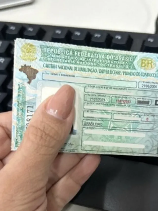 É possível tirar CNH sem autoescola?