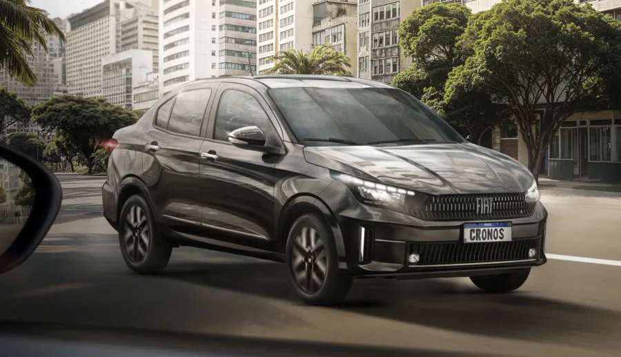 O Fiat Cronos 2026 chega com reestilização que moderniza o design, trazendo nova grade, faróis em LED e rodas redesenhadas para reforçar seu apelo no mercado.