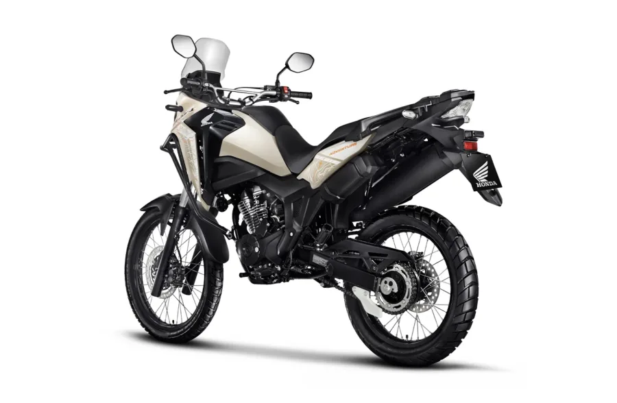 As versões Standard, Rally e Adventure receberam novas combinações visuais. Apenas a Adventure traz itens extras de proteção e conforto de série.