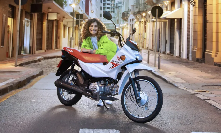 Honda Pop 110i ES 2025 / 2026 é uma moto que combina economia, praticidade e novo design para uso urbano