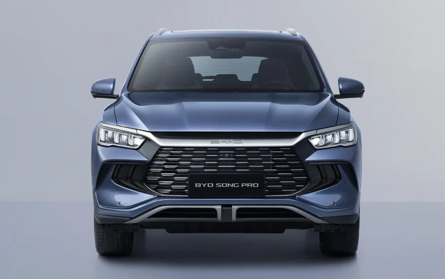 SUV híbrido médio voltado para família, oferece espaço para 5 ocupantes, porta-malas de 520 litros e versatilidade para o uso urbano e rodoviário.