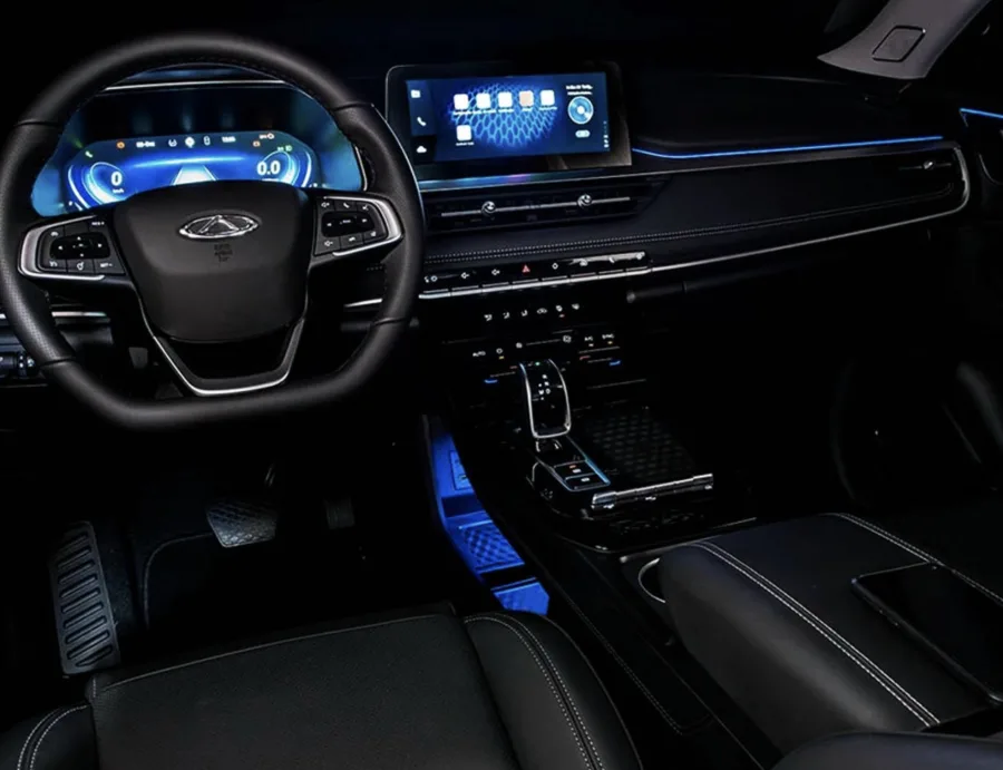 Câmbio CVT de 9 marchas com tração dianteira proporciona condução suave e prática no dia a dia, reforçado pelo sistema start-stop e recuperação de energia cinética.