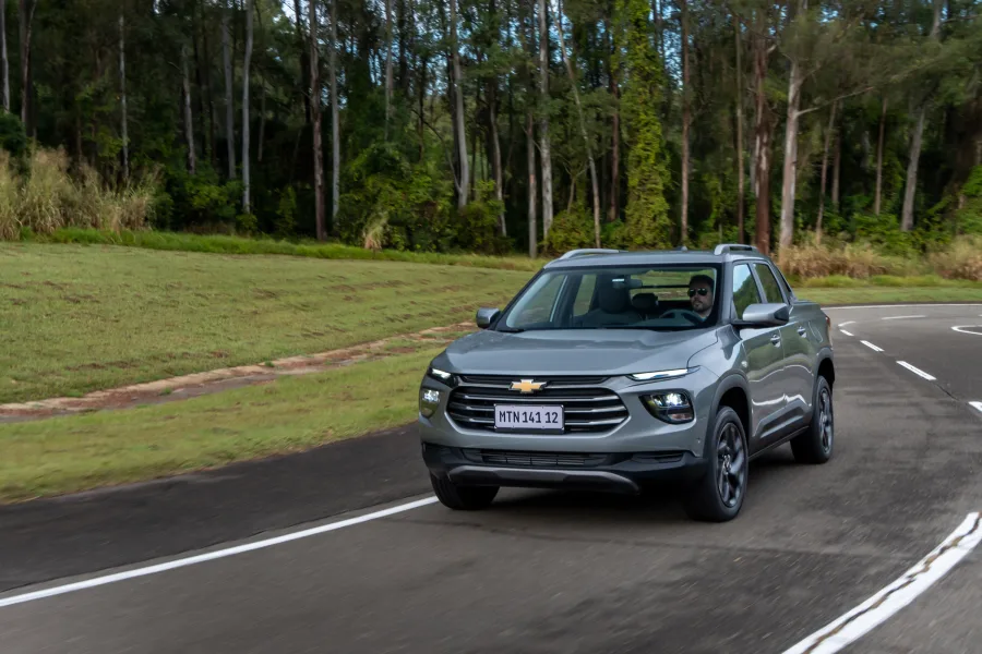 Pra que serve esse carro: A Chevrolet Montana Premier 1.2 2026 é voltada para quem precisa de versatilidade no uso urbano e rodoviário, unindo espaço interno com caçamba funcional.