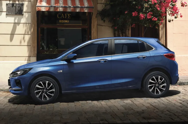 Chevrolet Onix pode ganhar versão 100% etanol em 2026 para reduzir custos e ampliar vendas