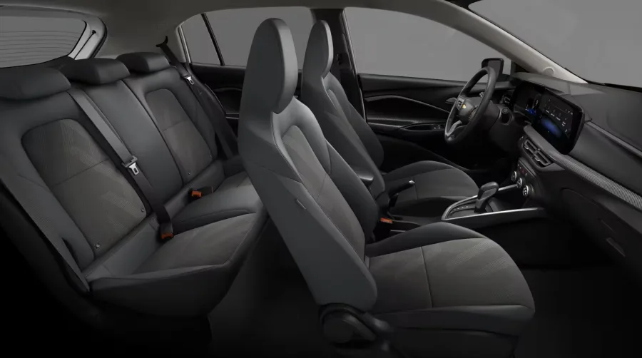 O modelo comporta 5 passageiros, tem porta-malas de 303 litros e traz conectividade avançada com Wi-Fi, espelhamento de celular, seis airbags e controle de estabilidade.