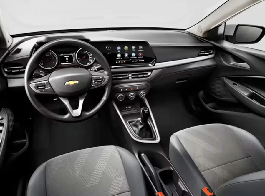 Cambio, transmissão e facilidade de uso: O câmbio manual de 6 marchas do Onix Sedan 2026 oferece trocas suaves e boa relação para uso urbano e rodoviário no dia a dia.