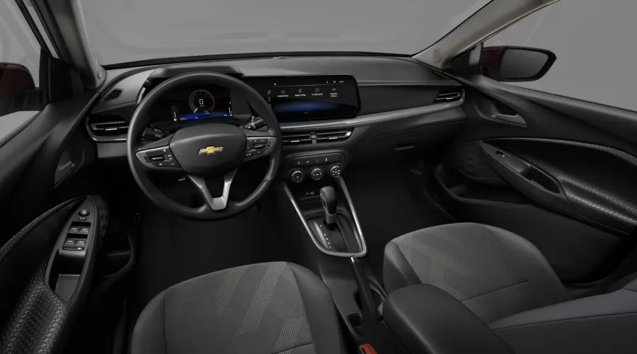 Câmbio automático de seis marchas com conversor de torque garante condução prática. Tração dianteira e direção elétrica deixam o uso leve e eficiente no dia a dia.