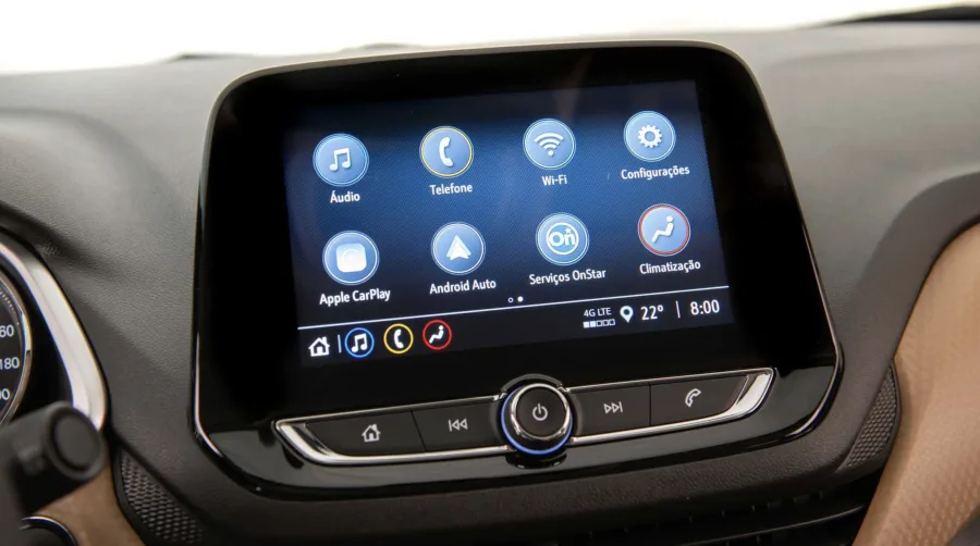 Comporta até 5 ocupantes, oferece 469 litros de porta-malas, ar automático, Wi-Fi, carregador por indução e pacote de segurança completo com múltiplos airbags.