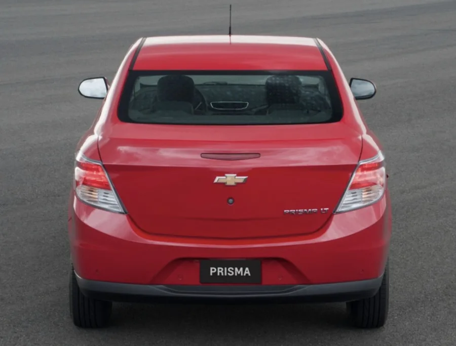 O consumo varia entre 8 km/l no etanol na cidade e 14,3 km/l na gasolina na estrada. Com tanque de 54 litros, a autonomia chega a 772 km.