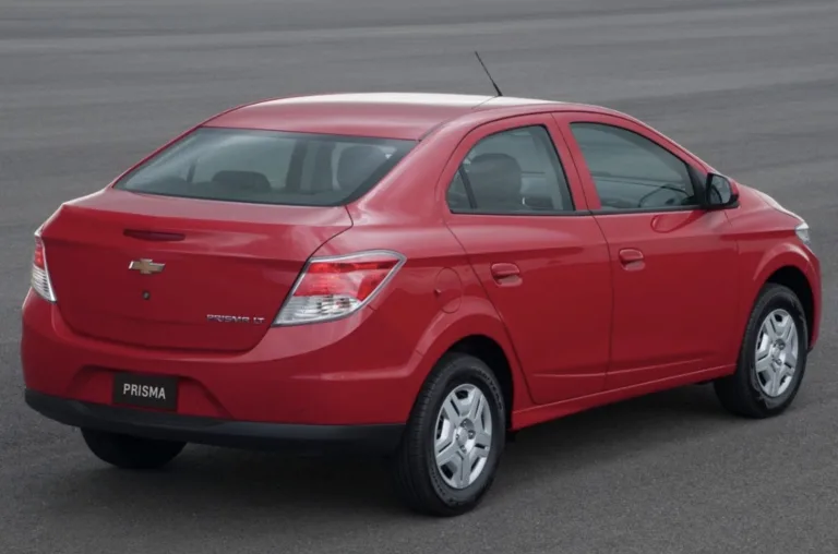 Chevrolet Prisma LT 1.4 2015: Preço, ficha técnica e fotos; sedã faz até 14,3 km/l e leva 500 litros no porta-malas, ideal para família pequena