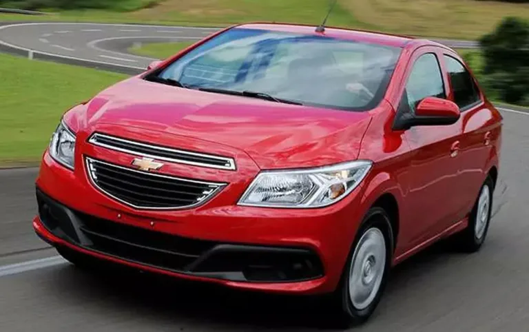 Chevrolet Prisma 2016 combina economia e conforto, mas peca no desempenho e acabamento simples