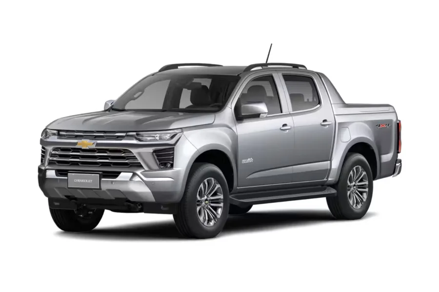 O motor 2.8 turbodiesel Duramax XLD28 gera 207 cv e torque de 52 kgfm, aliado a câmbio automático de 8 marchas e tração 4x4, garantindo força para reboques e segurança em estradas.