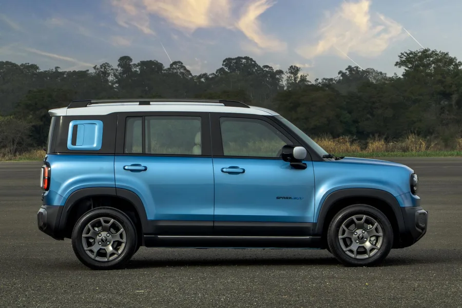 Autonomia de 258 km e bateria de 42 kWh fazem do modelo um carro eficiente para uso diário, com recarga rápida em corrente contínua de até 50 kW